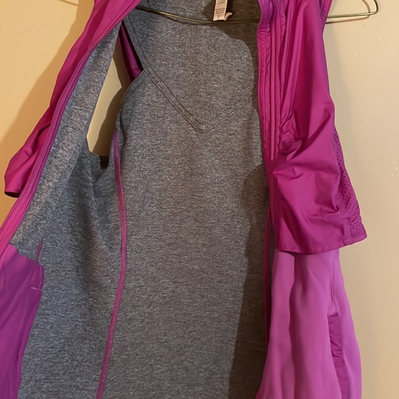 Beautiful LULULEMON vest - Picture 6 of 8